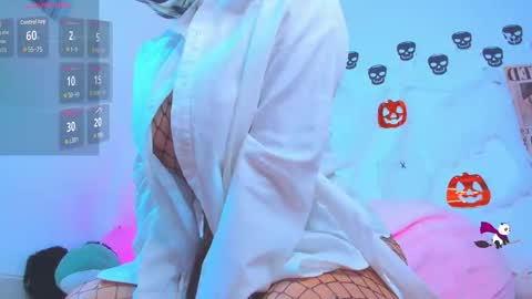 Mia Engels  online show from 10-20-25, 02:12