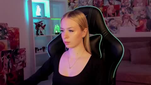 Mia online show from 11-10-25, 05:34