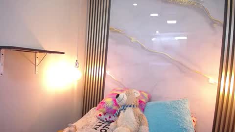 miah_princess online show from 10-21-25, 07:14