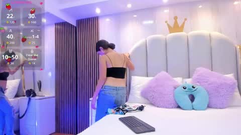 Snapshot of miah_skinny chatting on 05-23-26, 11:47 Mia online show from 05-23-26, 11:47