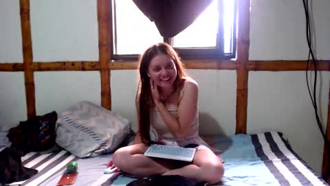 Snapshot of miahells chatting on 10-20-25, 04:40 Mia Sam online show from 10-20-25, 04:40