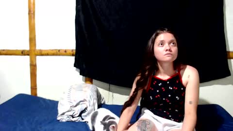 Snapshot of miahells chatting on 10-24-25, 01:13 Mia Sam online show from 10-24-25, 01:13