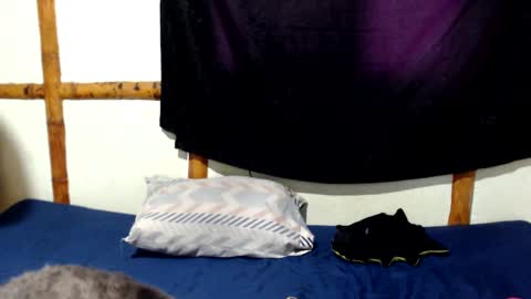 Snapshot of miahells chatting on 10-27-25, 04:55 Mia Sam online show from 10-27-25, 04:55