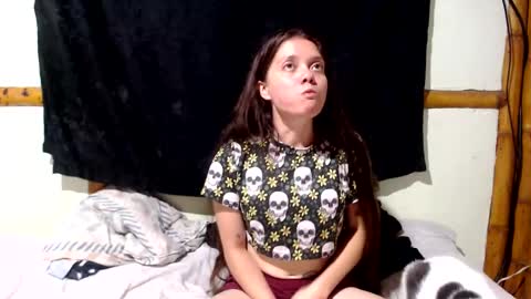 Snapshot of miahells chatting on 11-17-25, 03:34 Mia Sam online show from 11-17-25, 03:34