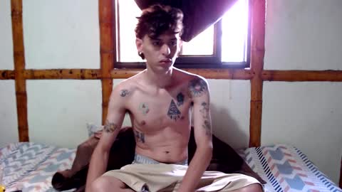 Snapshot of miahells chatting on 11-21-25, 02:05 Mia Sam online show from 11-21-25, 02:05