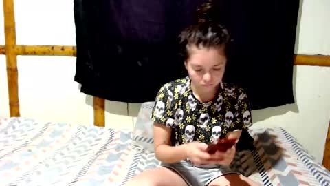 Snapshot of miahells chatting on 11-22-25, 03:22 Mia Sam online show from 11-22-25, 03:22