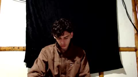 Snapshot of miahells chatting on 11-23-25, 11:32 Mia Sam online show from 11-23-25, 11:32