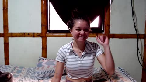 Snapshot of miahells chatting on 11-28-25, 01:25 Mia Sam online show from 11-28-25, 01:25