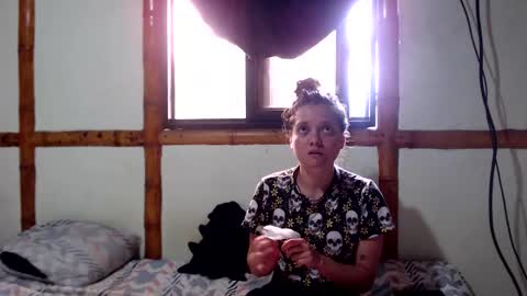 Snapshot of miahells chatting on 12-18-25, 06:58 Mia Sam online show from 12-18-25, 06:58