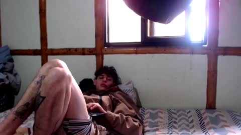 Snapshot of miahells chatting on 12-19-25, 04:36 Mia Sam online show from 12-19-25, 04:36