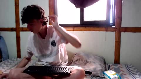 Snapshot of miahells chatting on 12-20-25, 06:26 Mia Sam online show from 12-20-25, 06:26