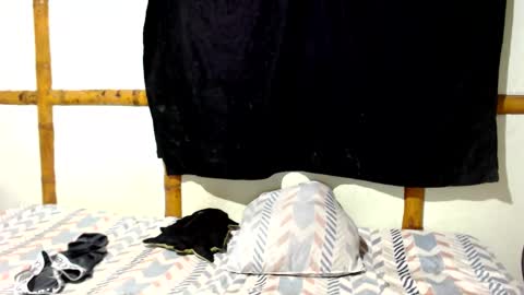 Snapshot of miahells chatting on 12-22-25, 07:55 Mia Sam online show from 12-22-25, 07:55