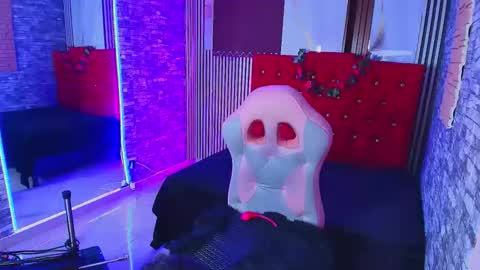 MIA VELEZ online show from 10-29-25, 02:58