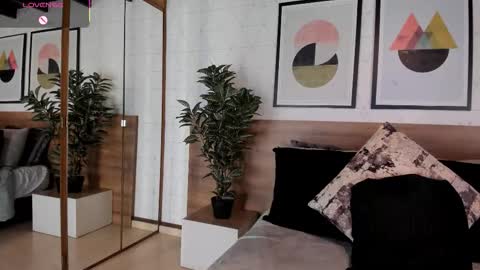 Mia  online show from 10-16-25, 03:40