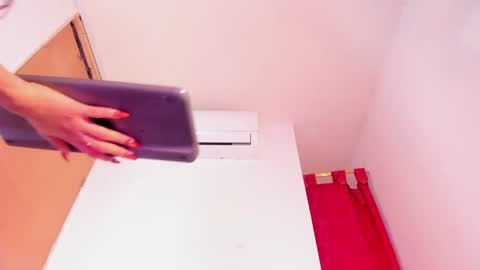 miakirshner_ online show from 09-11-25, 02:06