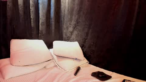 Snapshot of miaknox chatting on 06-11-26, 02:53 Mia online show from 06-11-26, 02:53