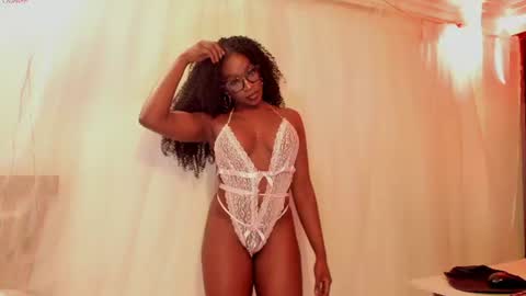 Snapshot of miaknox chatting on 06-19-26, 12:26 Mia online show from 06-19-26, 12:26