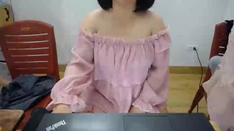 Mia online show from 11-28-25, 06:05