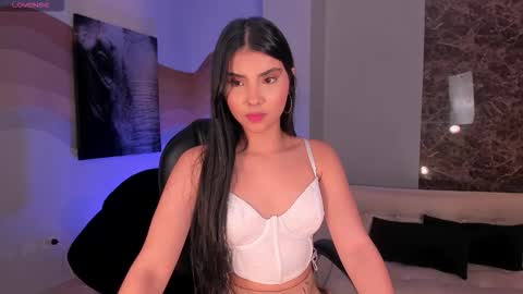 Snapshot of mialaurence_ chatting on 10-16-25, 06:42 Call me Mia online show from 10-16-25, 06:42