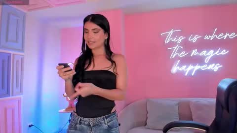 Snapshot of mialaurence_ chatting on 10-18-25, 07:03 Call me Mia online show from 10-18-25, 07:03