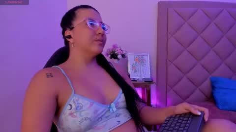 Mia  online show from 10-12-25, 01:48