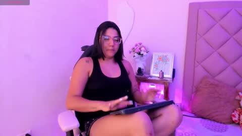 Mia  online show from 10-15-25, 05:29