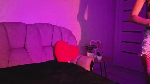 Snapshot of mialuxi chatting on 07-21-26, 07:05 llluxi94739 online show from 07-21-26, 07:05