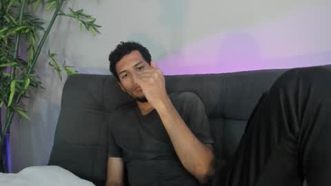 Snapshot of mialuxx chatting on 10-26-25, 08:04 Mia online show from 10-26-25, 08:04