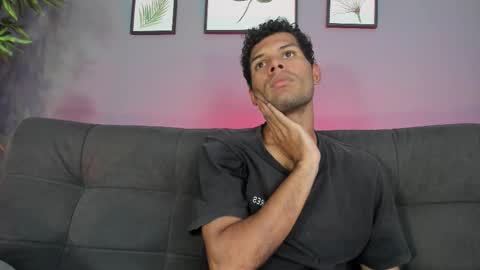 Snapshot of mialuxx chatting on 11-06-25, 07:26 Mia online show from 11-06-25, 07:26