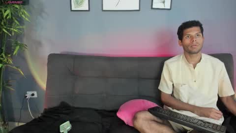 Snapshot of mialuxx chatting on 11-08-25, 03:45 Mia online show from 11-08-25, 03:45