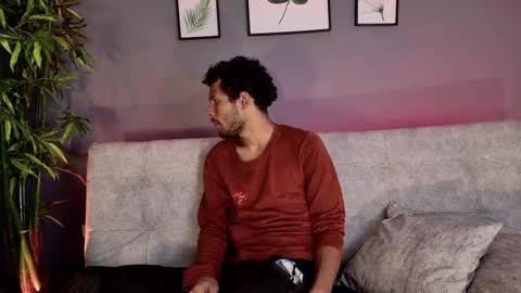 Snapshot of mialuxx chatting on 11-18-25, 06:34 Mia online show from 11-18-25, 06:34