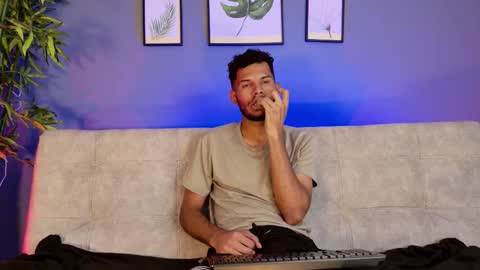 Snapshot of mialuxx chatting on 11-27-25, 07:05 Mia online show from 11-27-25, 07:05