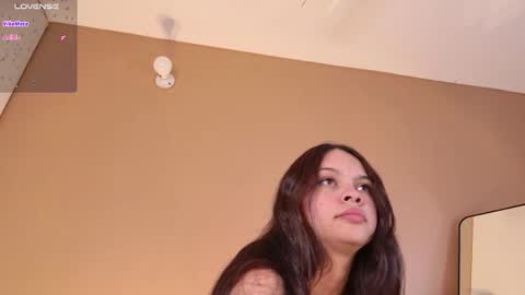 Snapshot of mialuxx chatting on 02-10-26, 07:07 Mia online show from 02-10-26, 07:07