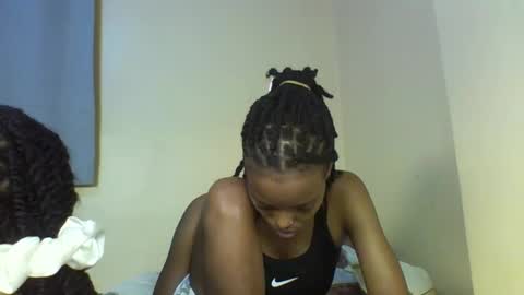 Muffin online show from 11-21-25, 01:04