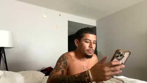 miamiclos1 online show from 01-03-25, 01:47