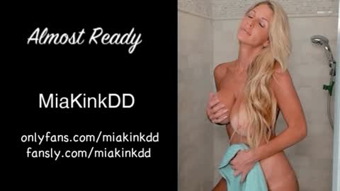 Mia online show from 10-22-25, 12:27