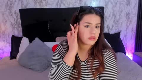 Mia   -5 7001400 Follow  online show from 05-30-26, 01:19