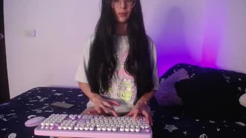 Snapshot of miamoon_ chatting on 10-01-25, 03:45 Mia online show from 10-01-25, 03:45