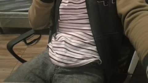 Snapshot of miamorr_ chatting on 12-18-25, 06:41 miamorr_ online show from 12-18-25, 06:41