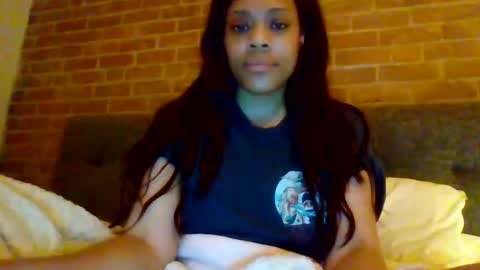 MiaMuffn online show from 10-20-25, 11:54