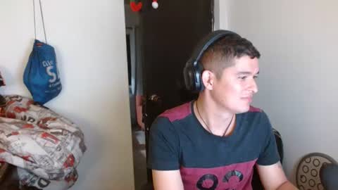 Snapshot of miaou_miaou chatting on 05-12-26, 12:41 miaou_miaou online show from 05-12-26, 12:41