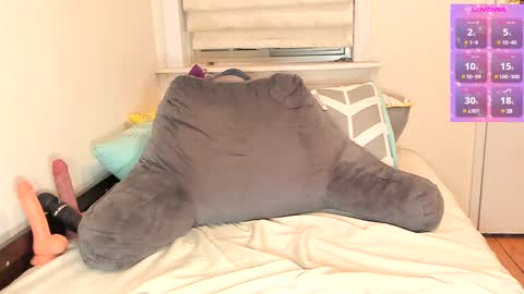 Mia  online show from 03-04-25, 01:45