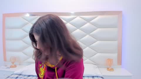 Snapshot of miaqueen021 chatting on 01-13-25, 12:24 Sweetie Mia online show from 01-13-25, 12:24