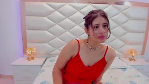 Snapshot of miaqueen021 chatting on 01-18-25, 12:15 Sweetie Mia online show from 01-18-25, 12:15