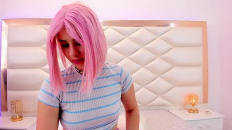 Snapshot of miaqueen021 chatting on 01-23-25, 04:48 Sweetie Mia online show from 01-23-25, 04:48