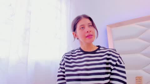 Snapshot of miaqueen021 chatting on 01-24-25, 03:24 Sweetie Mia online show from 01-24-25, 03:24