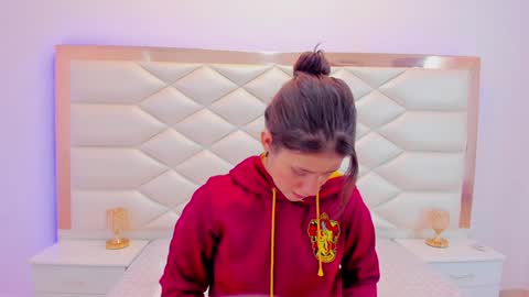 Snapshot of miaqueen021 chatting on 01-25-25, 12:16 Sweetie Mia online show from 01-25-25, 12:16