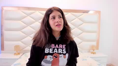 Snapshot of miaqueen021 chatting on 01-30-25, 06:21 Sweetie Mia online show from 01-30-25, 06:21