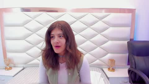 Snapshot of miaqueen021 chatting on 02-04-25, 12:22 Sweetie Mia online show from 02-04-25, 12:22