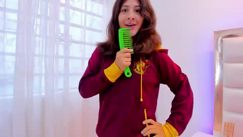 Snapshot of miaqueen021 chatting on 02-24-25, 12:37 Sweetie Mia online show from 02-24-25, 12:37